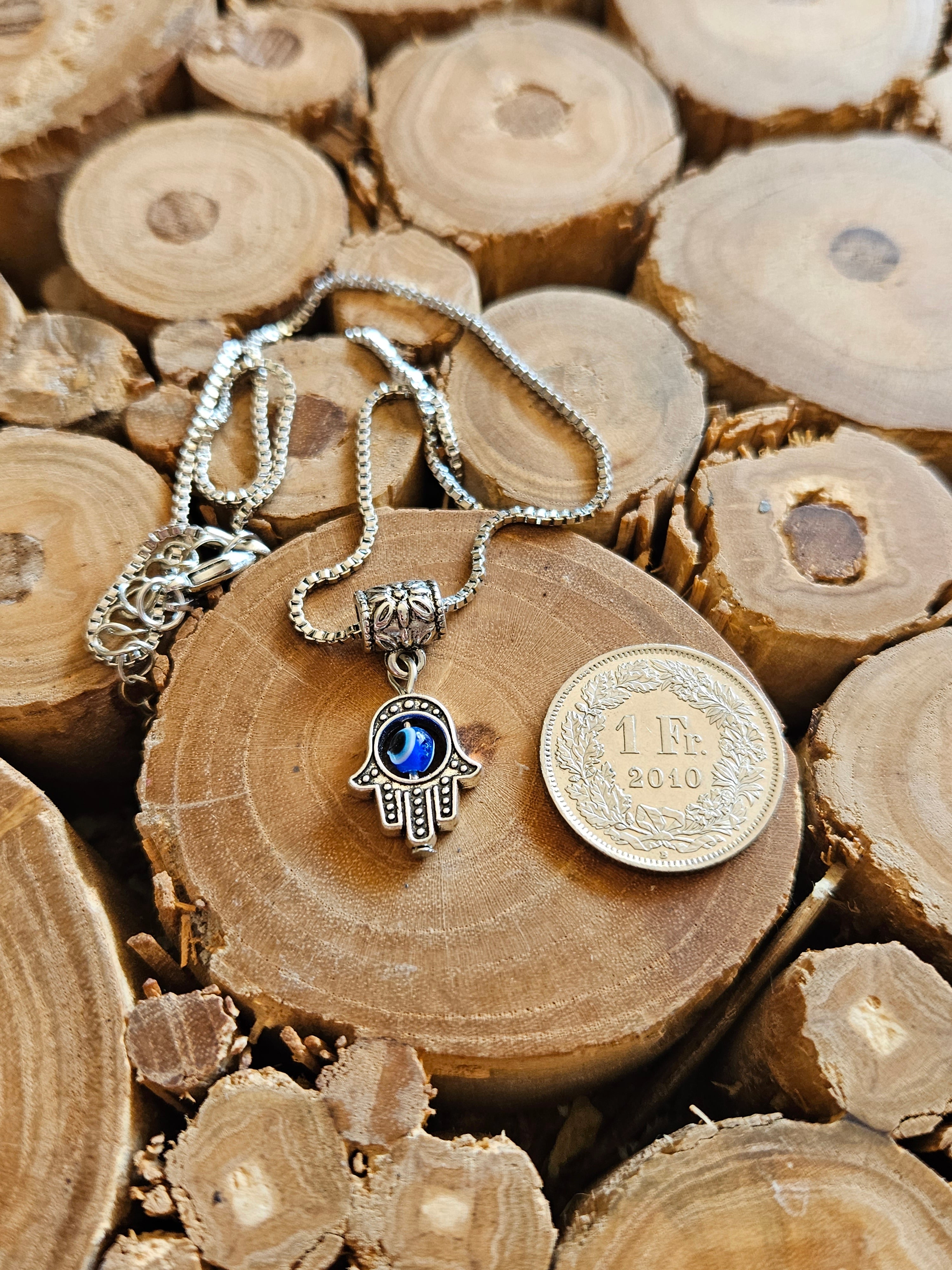 Modeschmuck Kette mit Hand der Fatima Anhänger - Schutz und Stil in einem